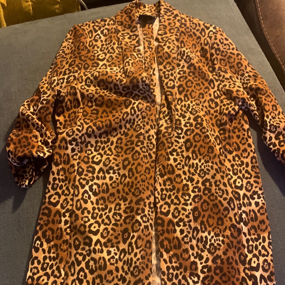 Brown/black/tan. Large, pockets lightweight